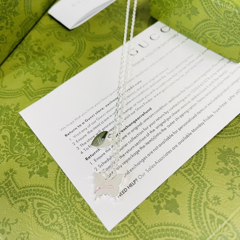 G*u*i necklaces